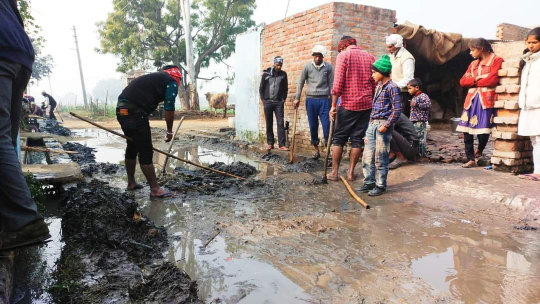 सफाईकर्मी कार्य के प्रति बरत रहा लापरवाही एसडीएम से शिकायत |