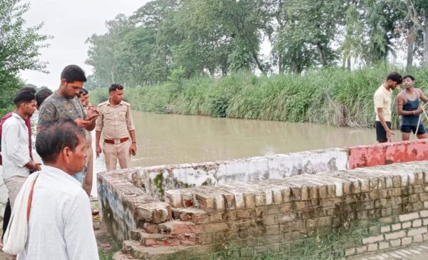 भोगनीपुर गंगा नहर में युवक व किशोरी का शव मिलने से क्षेत्र में सनसनी ।